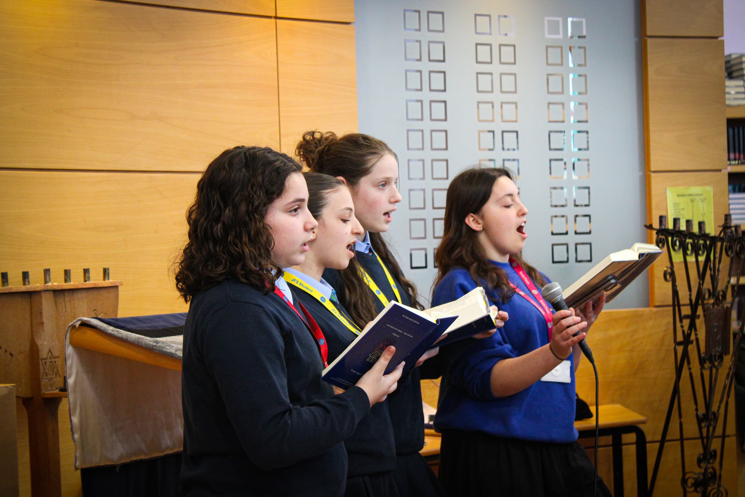 JFS students singing together during Women's Hallel