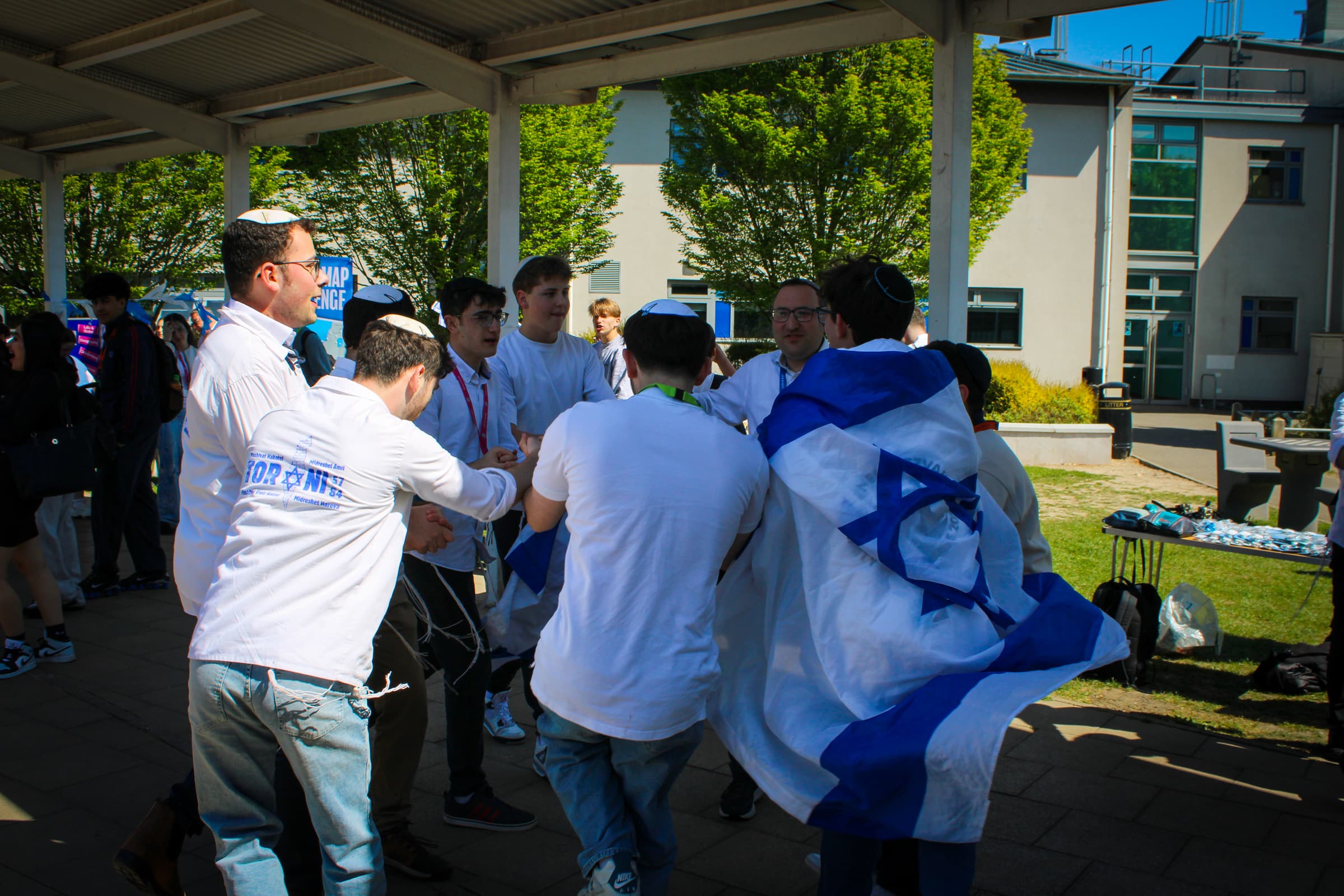 JFS students dancing with Israeli flags