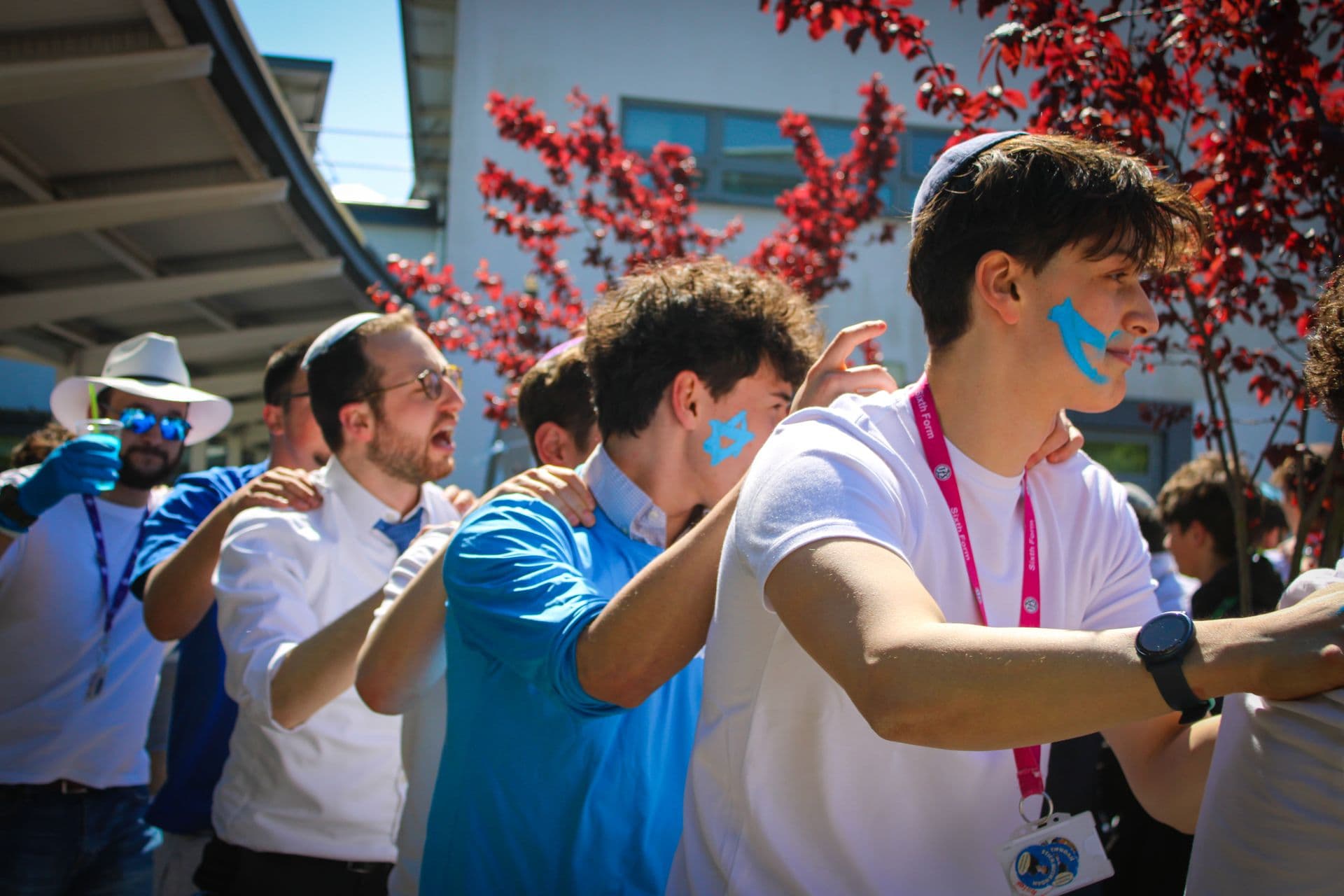 JFS students celebrating Yom Ha'atzmaut together outdoors